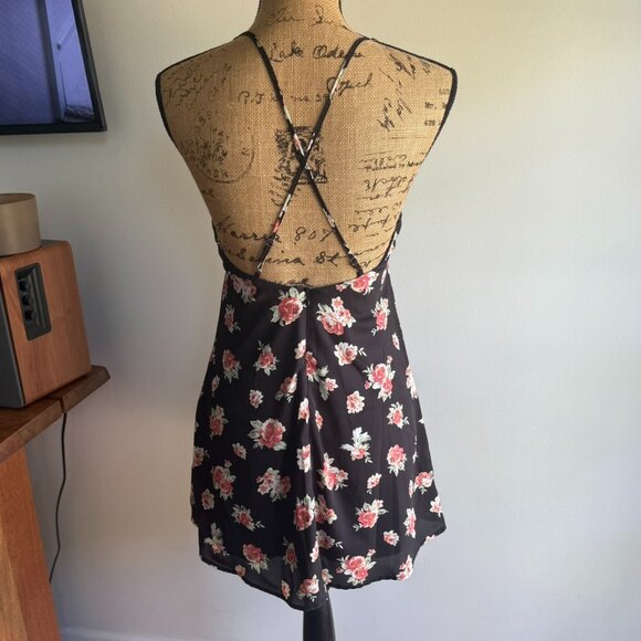 Forever 21 – Black Floral Skater Mini Dress – Size Small - Picture 8 of 12